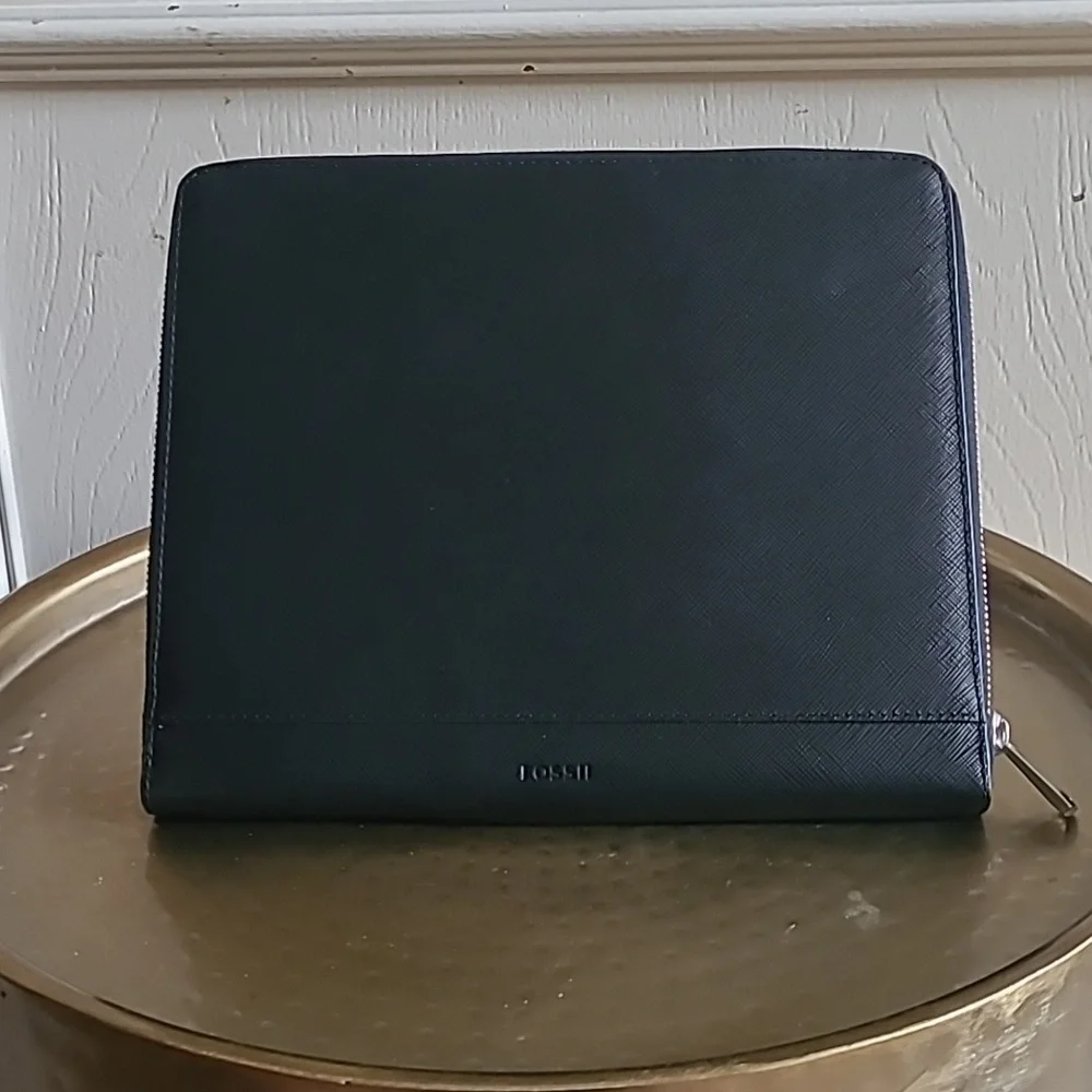 NEW Fossil Black 100% Leather iPad Zip Around Tech Easel Case SL4801 $95 - Picture 2 of 8